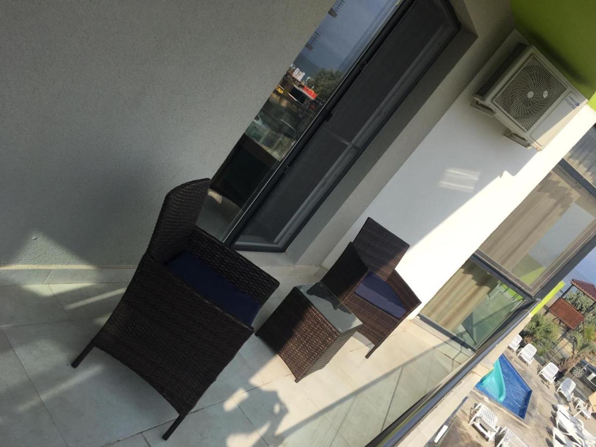 Umi Apartment Alezzi Resort Năvodari Exteriör bild