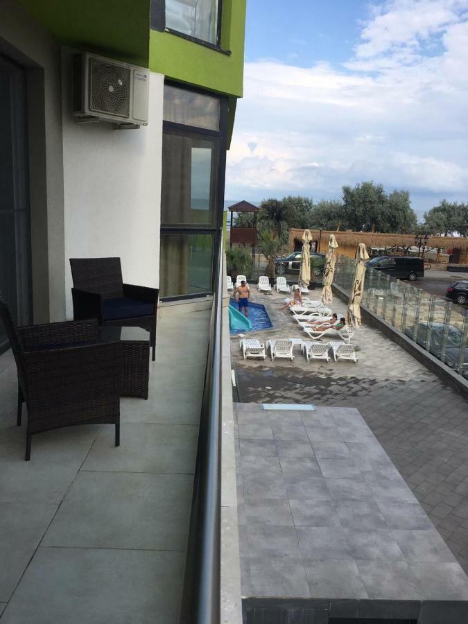 Umi Apartment Alezzi Resort Năvodari Exteriör bild