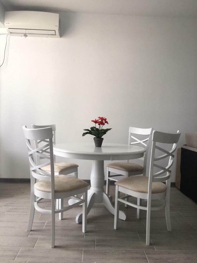 Umi Apartment Alezzi Resort Năvodari Exteriör bild