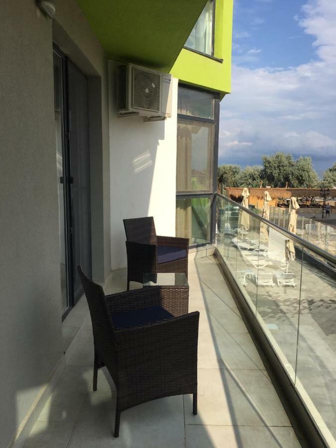 Umi Apartment Alezzi Resort Năvodari Exteriör bild