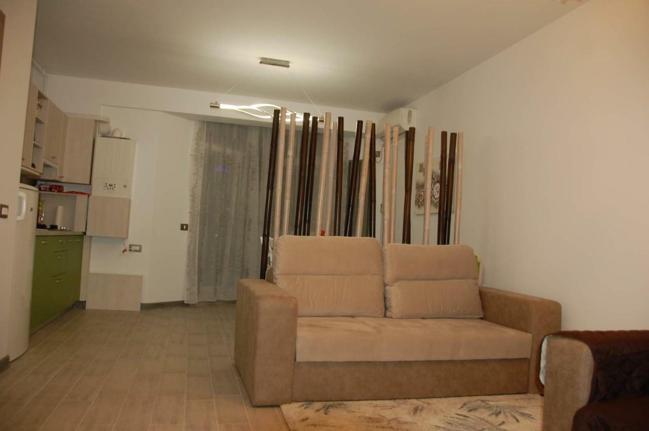 Umi Apartment Alezzi Resort Năvodari Exteriör bild