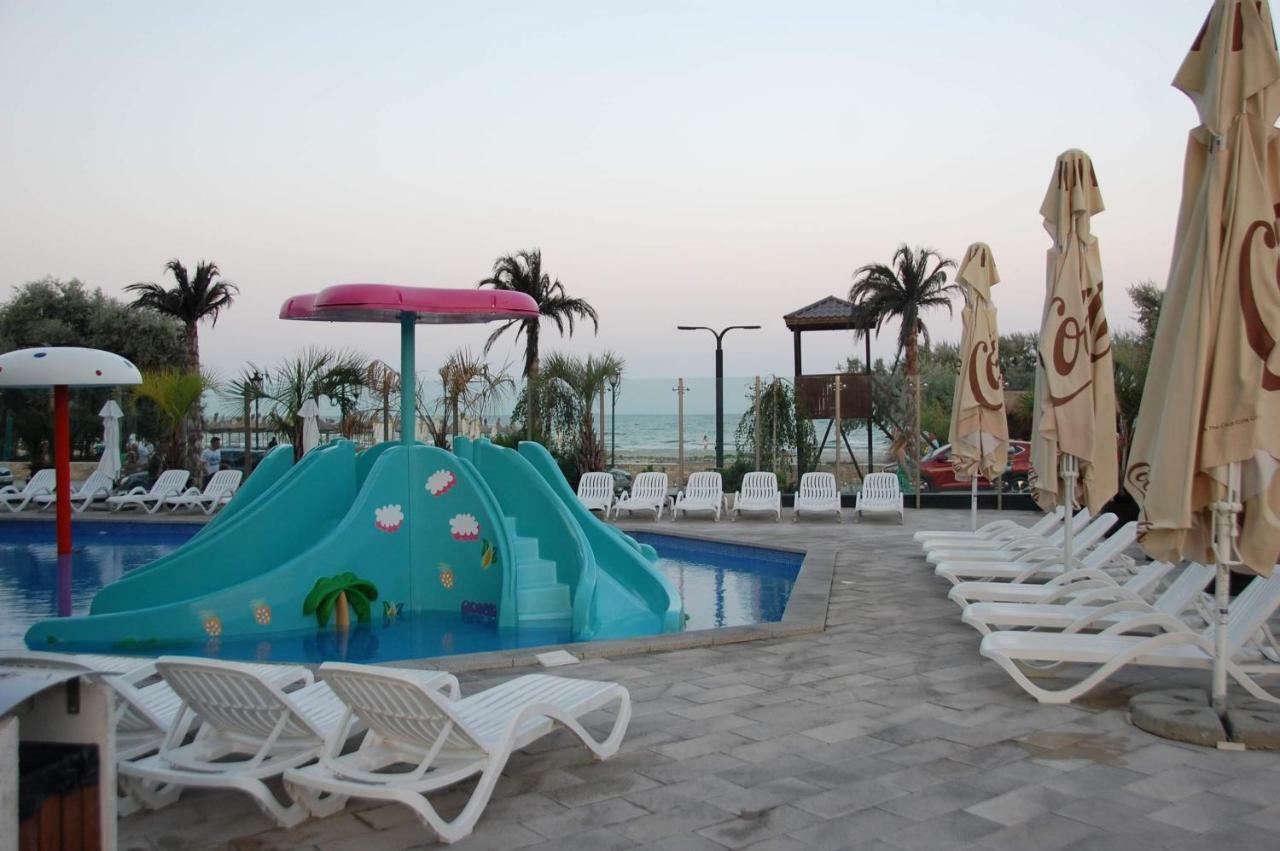 Umi Apartment Alezzi Resort Năvodari Exteriör bild